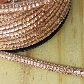 Tubo de Strass Meia Cana 06mm Quadradinhos - metro