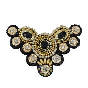 Aplique de Tecido Tigre V com Pedrarias e Strass