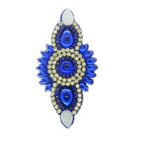 Aplique de Tecido Cocar Anahí Lateral com Pedrarias e Strass