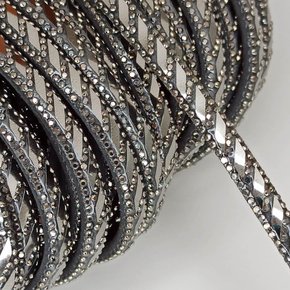 Tudo de Strass Meia Cana 06mm Metro