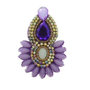 Aplique de Tecido Cocar Thaynara Lateral com Pedrarias e Strass